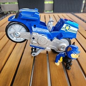 Paw Patrol Moto Pups HQ playset with exclusive Chase‎